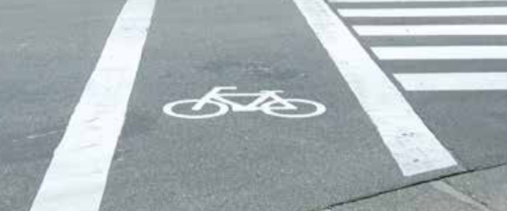 3M™ステイマーク™ 路面標示材施工例 自転車横断帯の画像